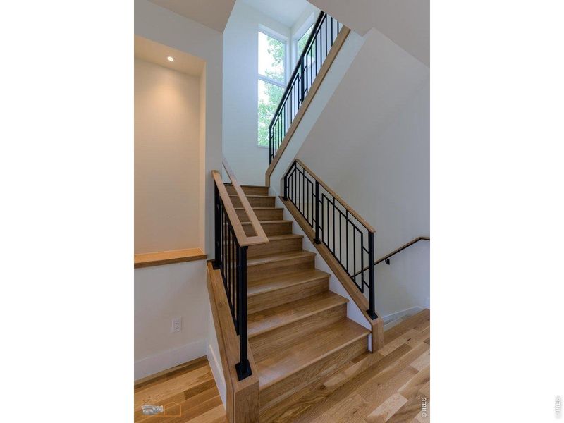Spacious, unfurnished interior of a new home in , Lafayette (Image 16).