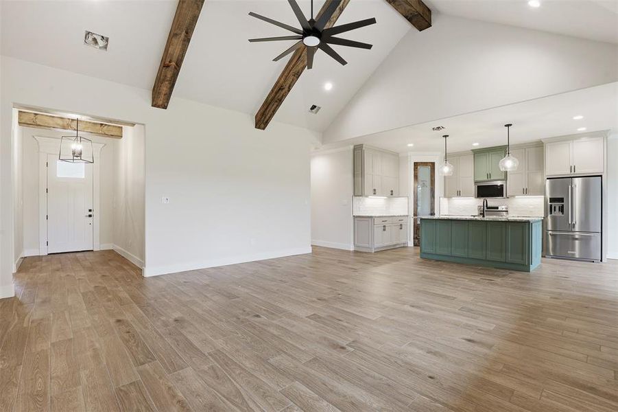 Spacious, unfurnished interior of a new home in , Granbury (Image 30).