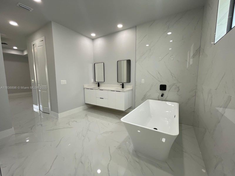 Furnished interior view inside a new home in , Cape Coral (Image 5).