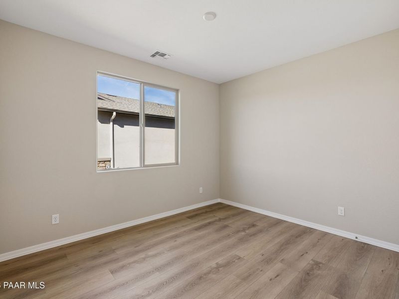 Spacious, unfurnished interior of a new home in North Ridge at Pronghorn Ranch, Prescott Valley (Image 32).