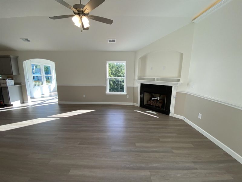 Spacious, unfurnished interior of a new home in Ballentine Ridge, Lyman (Image 17).