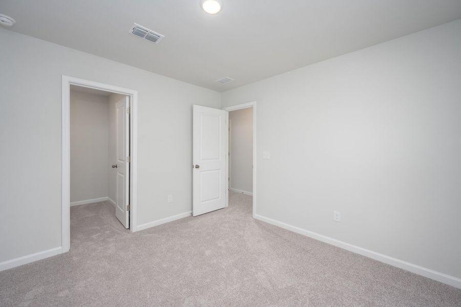 Spacious, unfurnished interior of a new home in Bradford Pointe, Summerville (Image 7).