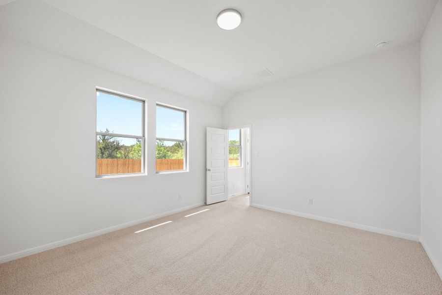 Spacious, unfurnished interior of a new home in Trinity Ranch, Elgin (Image 19).