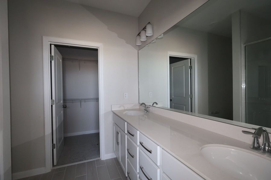 Owner's Bathroom Owner's Bathroom