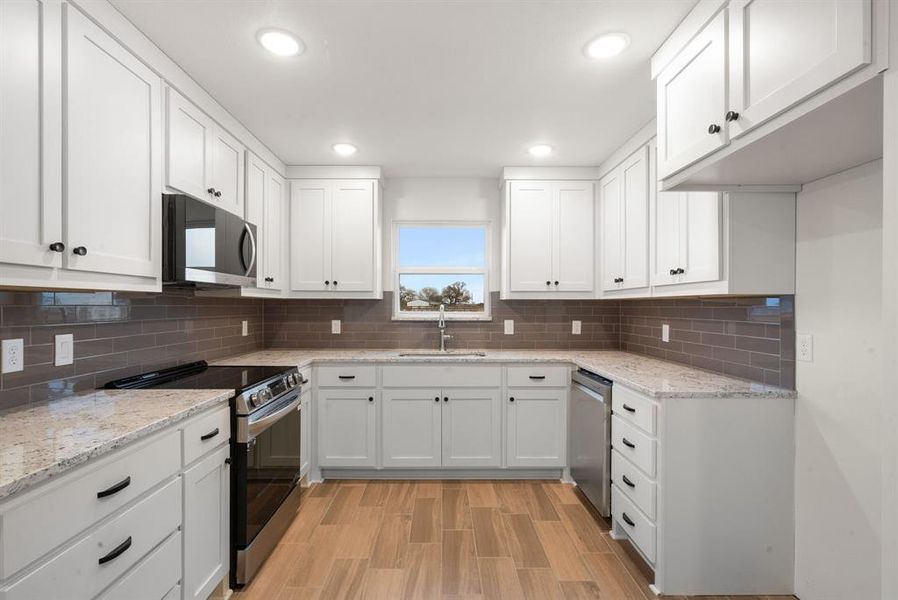 Furnished interior view inside a new home in , Lipan (Image 7).