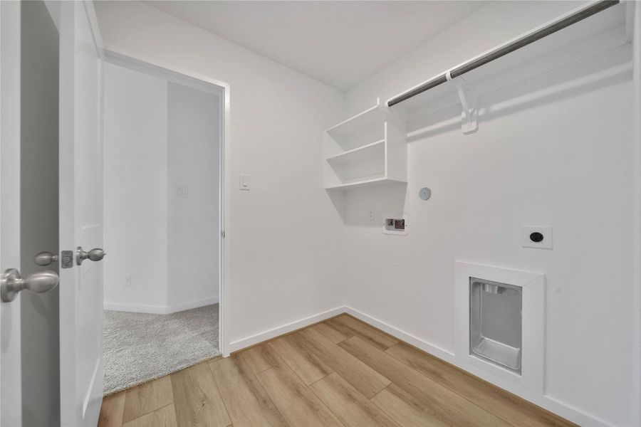Spacious, unfurnished interior of a new home in , Rosharon (Image 20). Spacious, unfurnished interior of a new home in , Rosharon (Image 20).