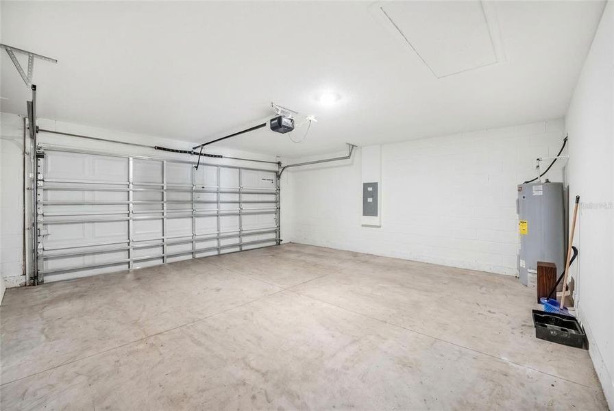 Spacious, unfurnished interior of a new home in , Ocala (Image 33).