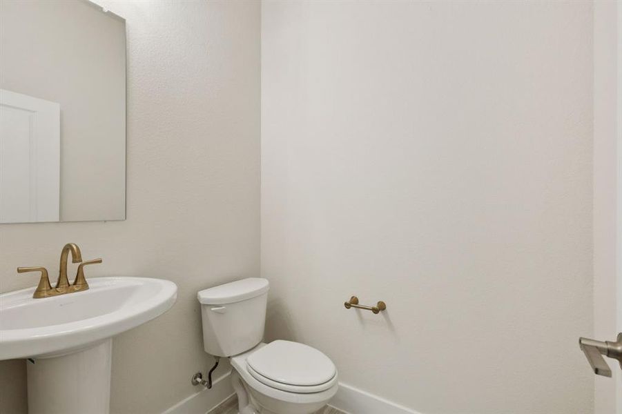 Furnished interior view inside a new home in Ellis Ranch Estates, Waxahachie (Image 11).
