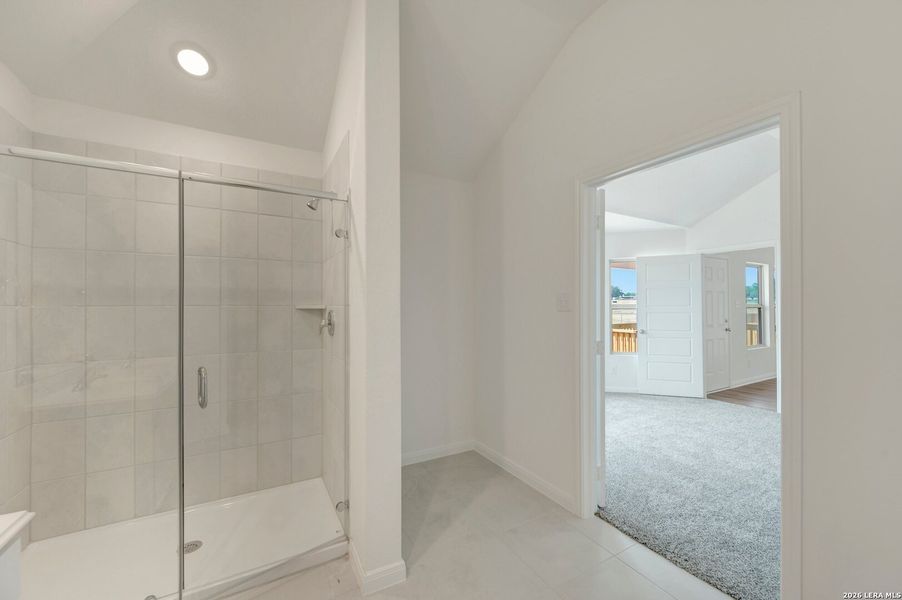 Spacious, unfurnished interior of a new home in Greenspoint Heights, Seguin (Image 29).