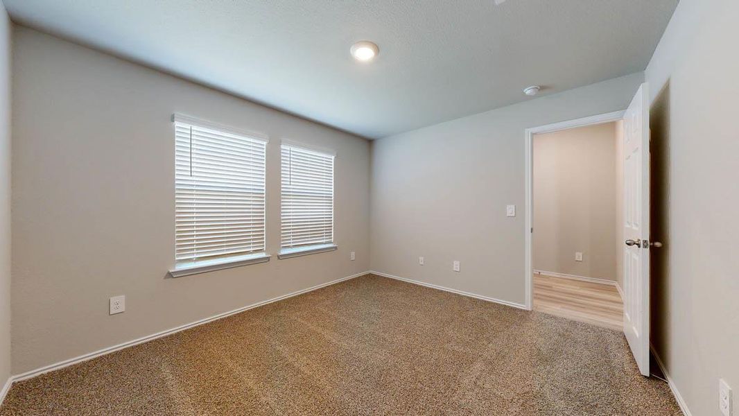 Spacious, unfurnished interior of a new home in Turnbo Ranch, Killeen (Image 16).