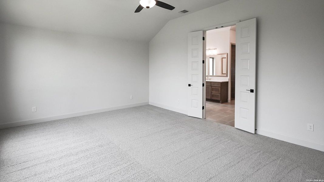 Spacious, unfurnished interior of a new home in Veramendi, New Braunfels (Image 24).