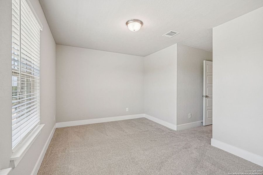 Spacious, unfurnished interior of a new home in Comanche Ridge, San Antonio (Image 31). Spacious, unfurnished interior of a new home in Comanche Ridge, San Antonio (Image 31).