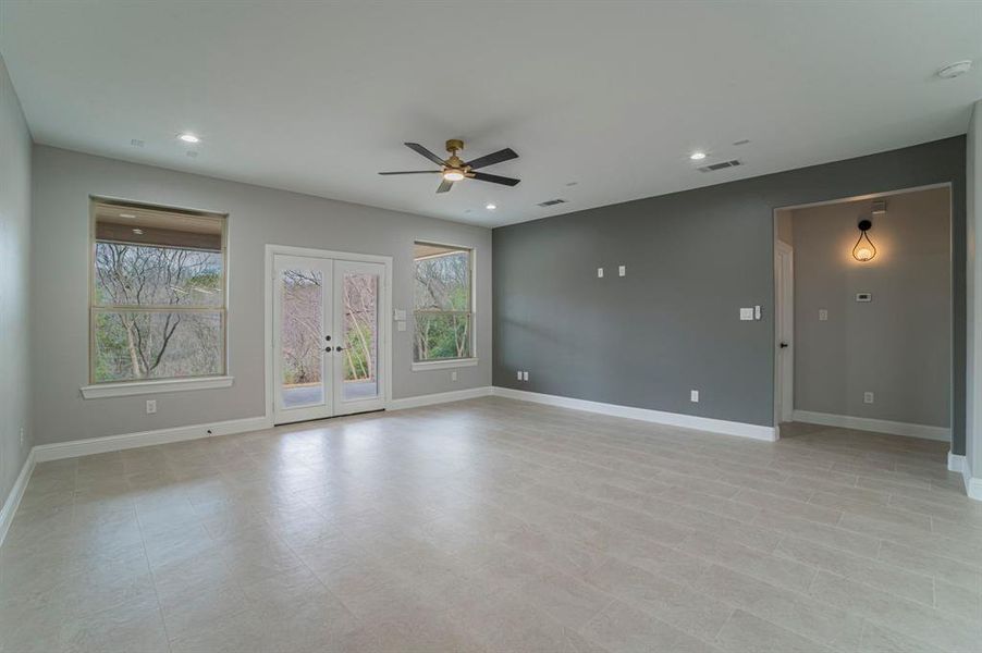 Spacious, unfurnished interior of a new home in , Dallas (Image 16).