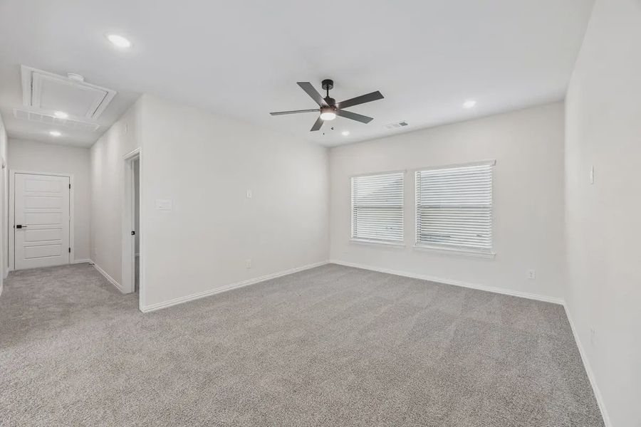 Spacious, unfurnished interior of a new home in Las Lomas, Forney (Image 28). Spacious, unfurnished interior of a new home in Las Lomas, Forney (Image 28).