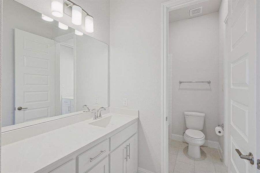 Furnished interior view inside a new home in Oak Creek Ranch, Midlothian (Image 14).