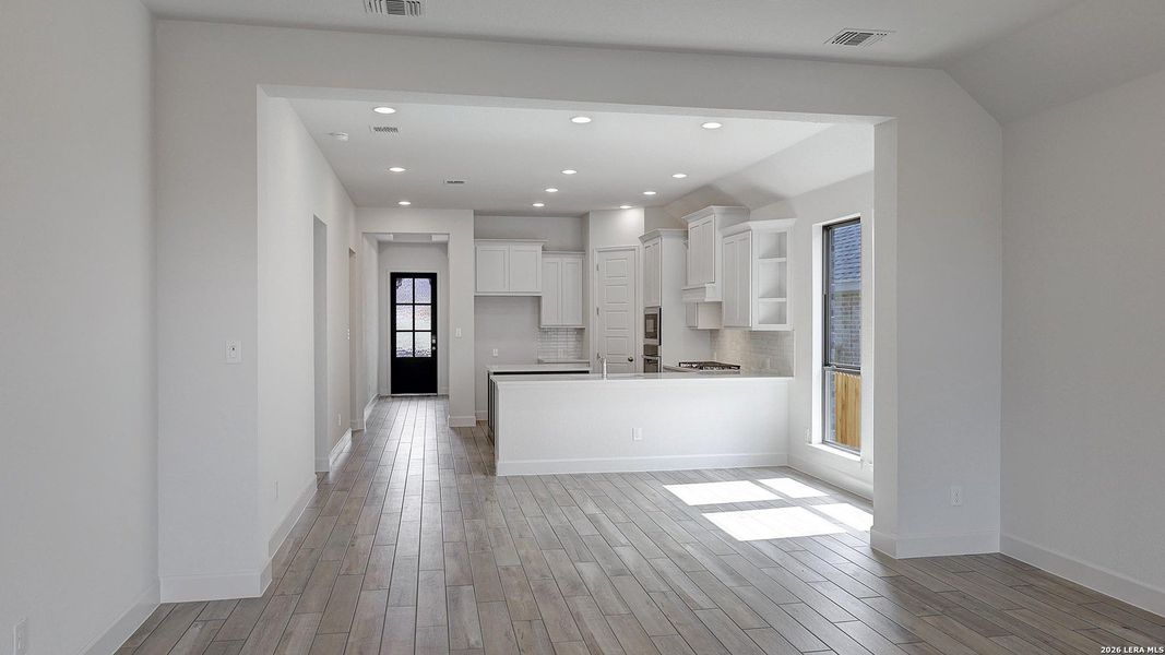 Spacious, unfurnished interior of a new home in , San Antonio (Image 16).