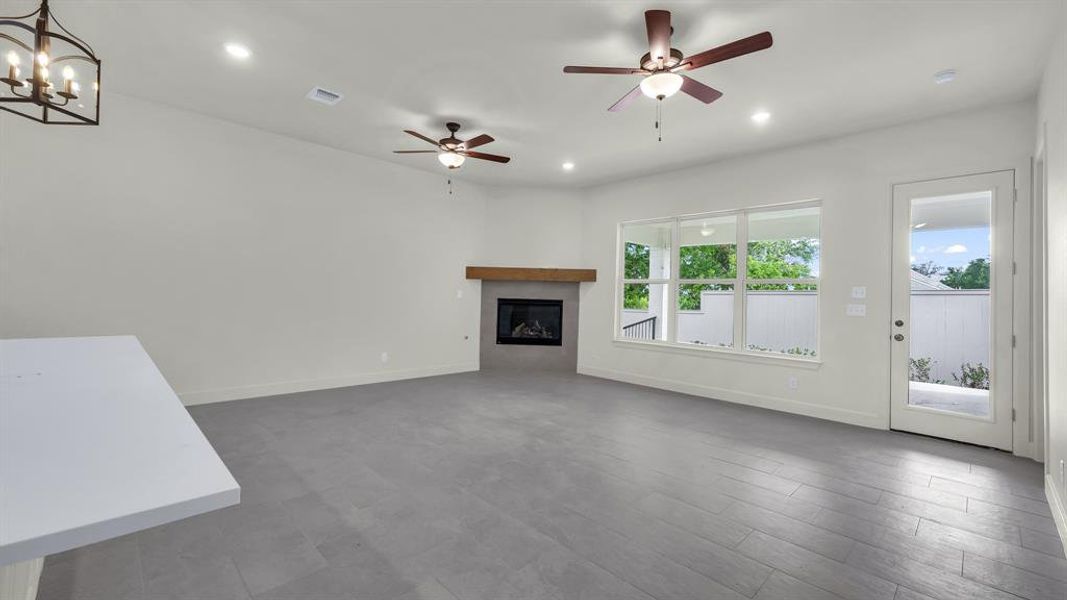 Spacious, unfurnished interior of a new home in , Aledo (Image 18).