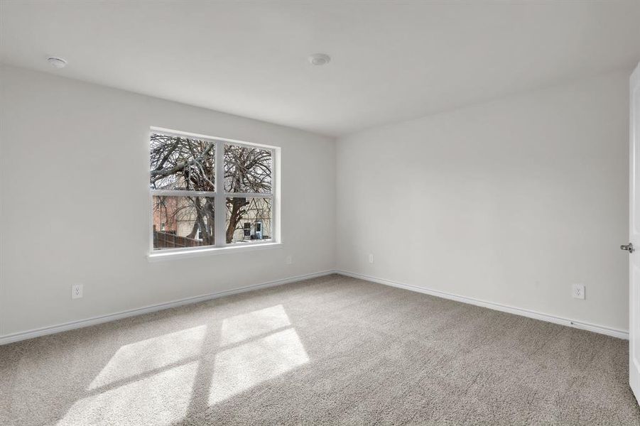 Spacious, unfurnished interior of a new home in The Landing at Hidden Lakes, McKinney (Image 32).