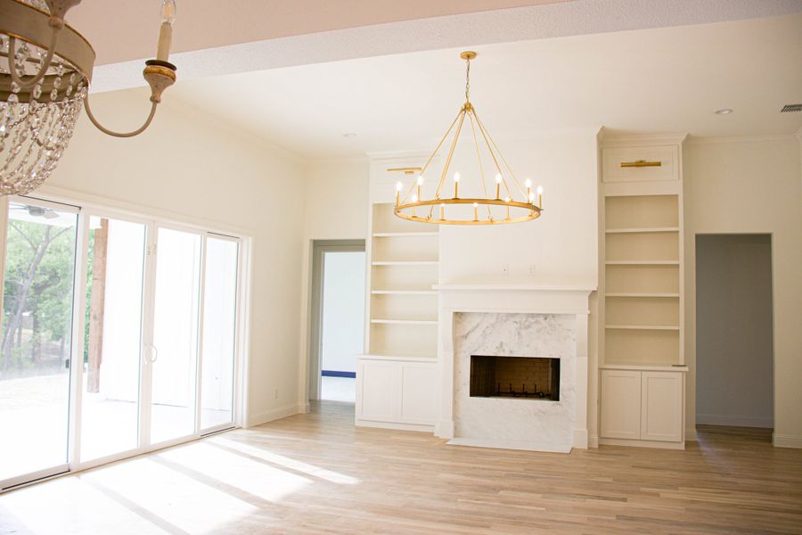 Representative furnished interior of a home built from the Hudson House by Trinity Classic Homes in Freeman Ranch, Weatherford (Image 7).