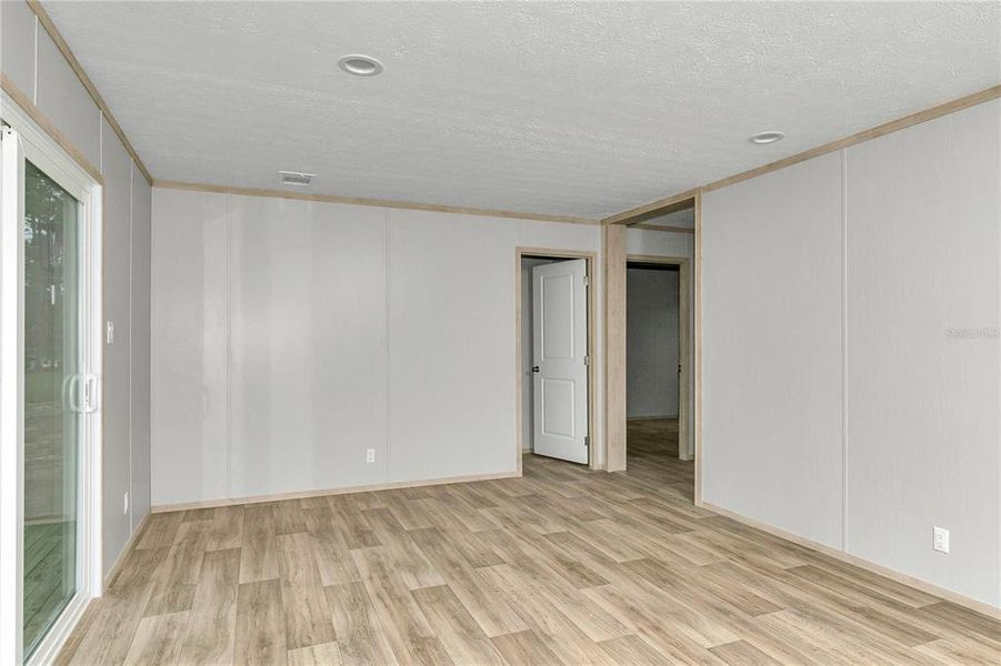 Spacious, unfurnished interior of a new home in , Williston (Image 20).