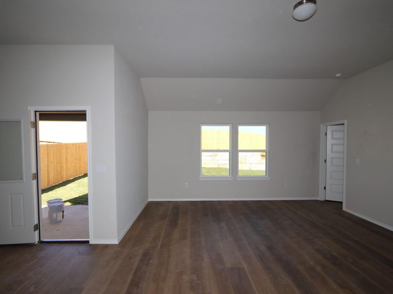 Spacious, unfurnished interior of a new home in Cascades at Onion Creek, Austin (Image 18).