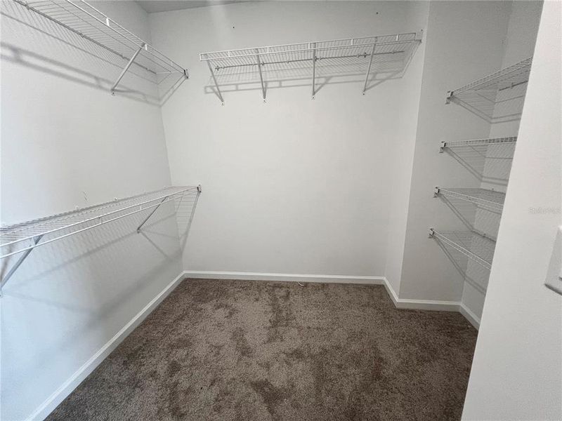 Spacious, unfurnished interior of a new home in , Sarasota (Image 18).