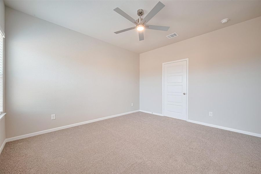 Spacious, unfurnished interior of a new home in La Segarra, Brookshire (Image 43).
