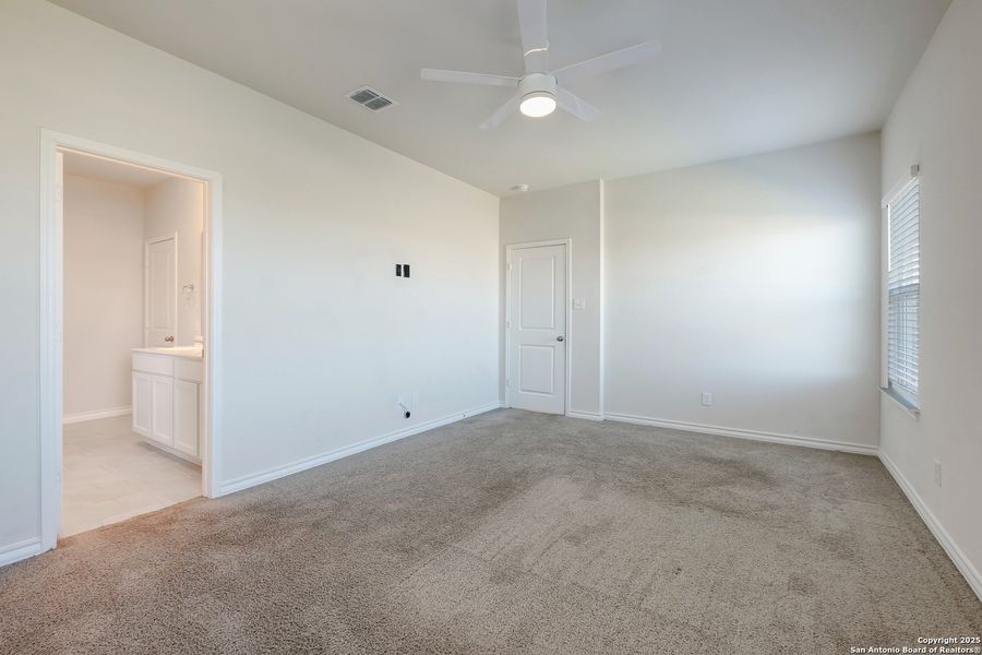 Spacious, unfurnished interior of a new home in Laurel Vistas, San Antonio (Image 37). Spacious, unfurnished interior of a new home in Laurel Vistas, San Antonio (Image 37).
