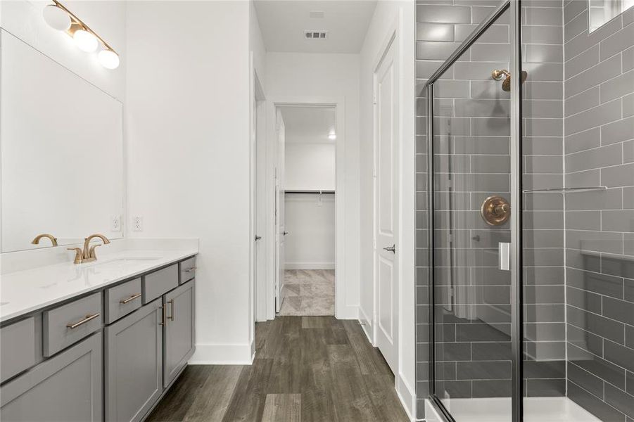 20. 7121 Dragonfly - Bath 20. 7121 Dragonfly - Bath