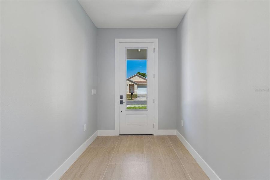 Spacious, unfurnished interior of a new home in , Tampa (Image 22).