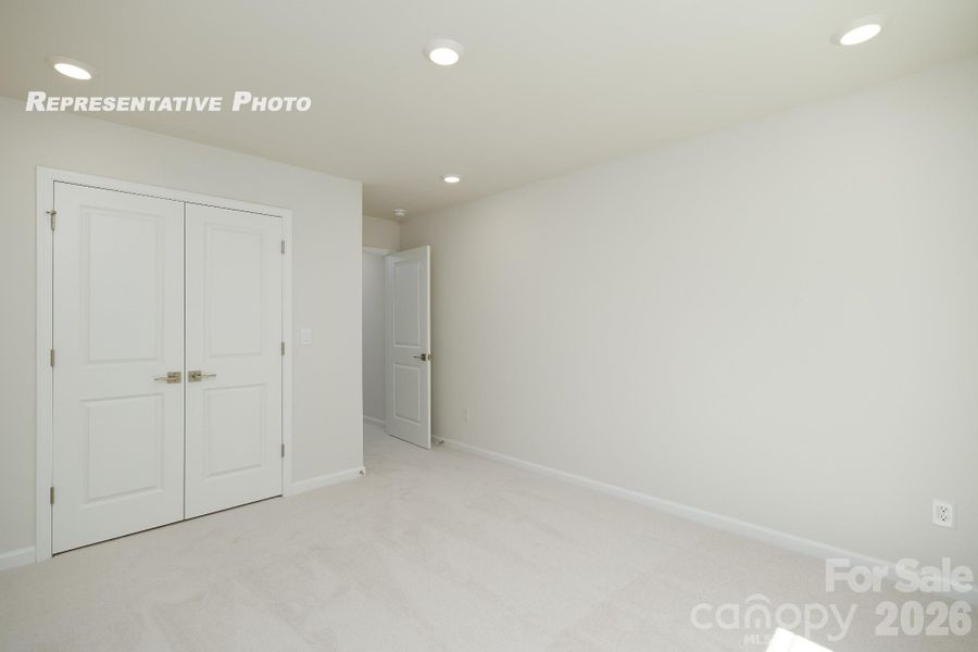 Spacious, unfurnished interior of a new home in Sylvan Creek, Denver (Image 28).