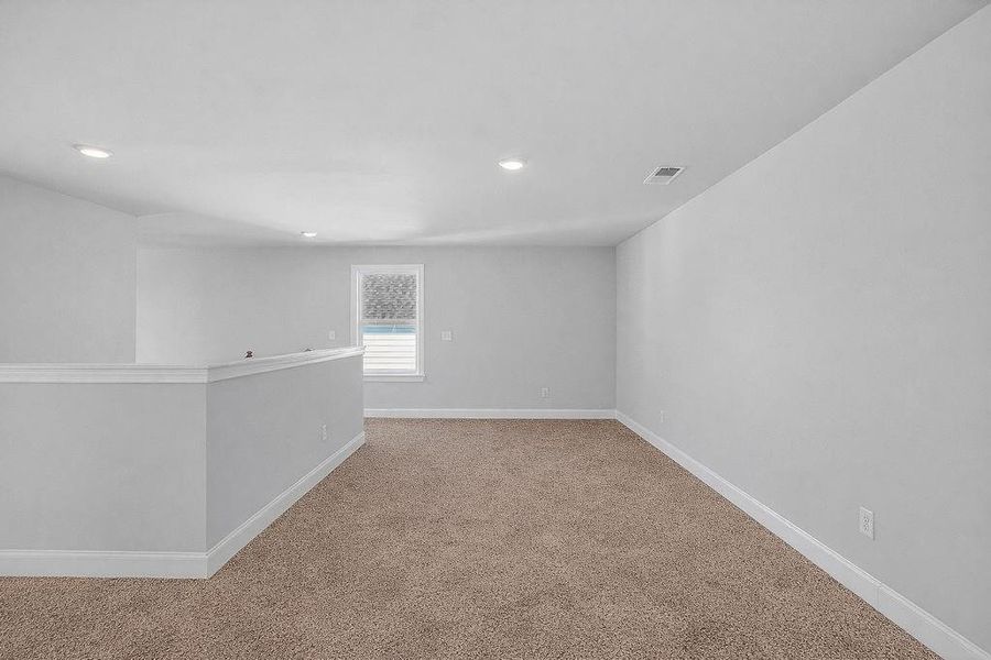 Spacious, unfurnished interior of a new home in , Homer (Image 29).