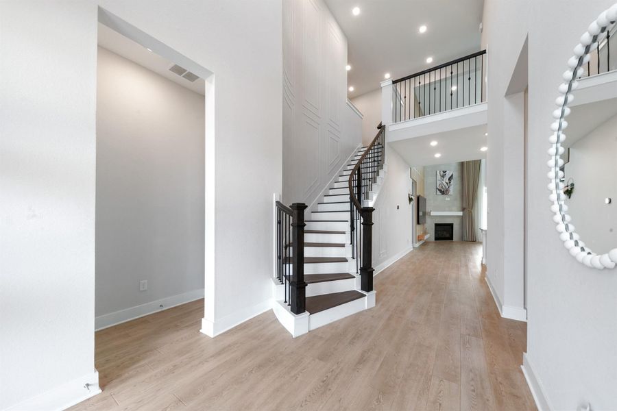 Spacious, unfurnished interior of a new home in Trillium, Richmond (Image 24).