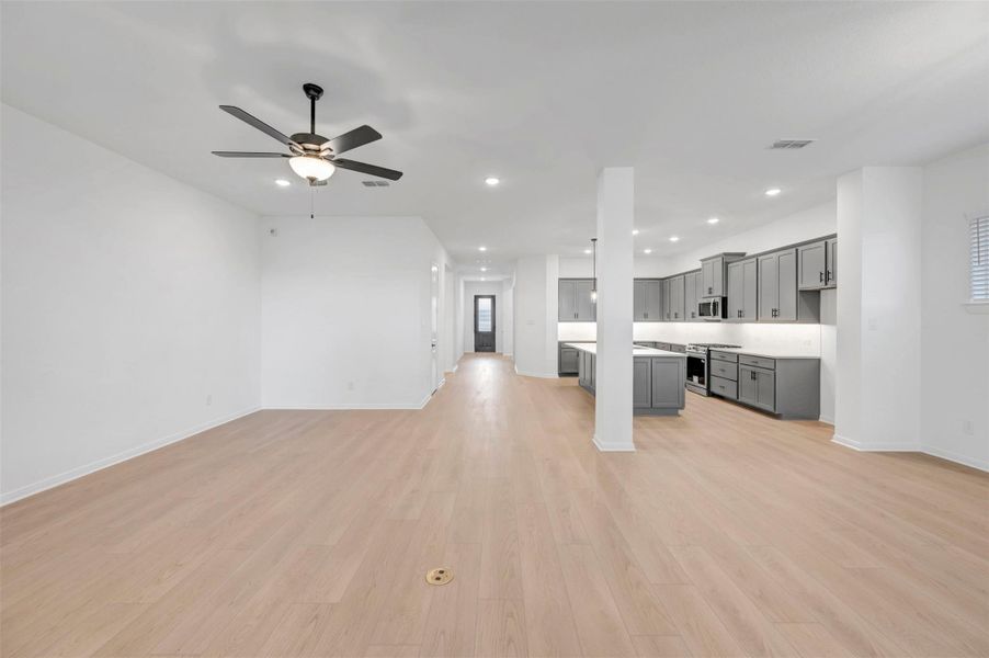 Spacious, unfurnished interior of a new home in Oakwood Estates, Waller (Image 35).