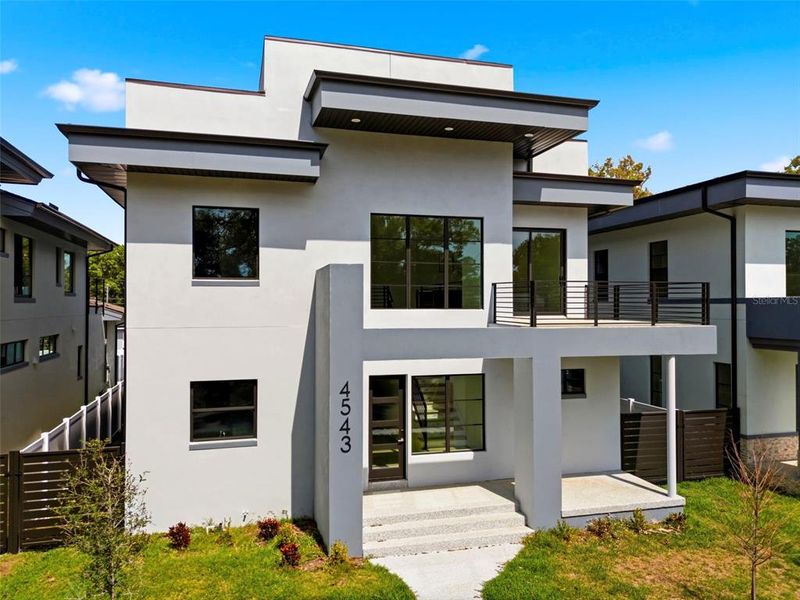 Exterior details and patio area of a home in , St. Petersburg (Image 29).
