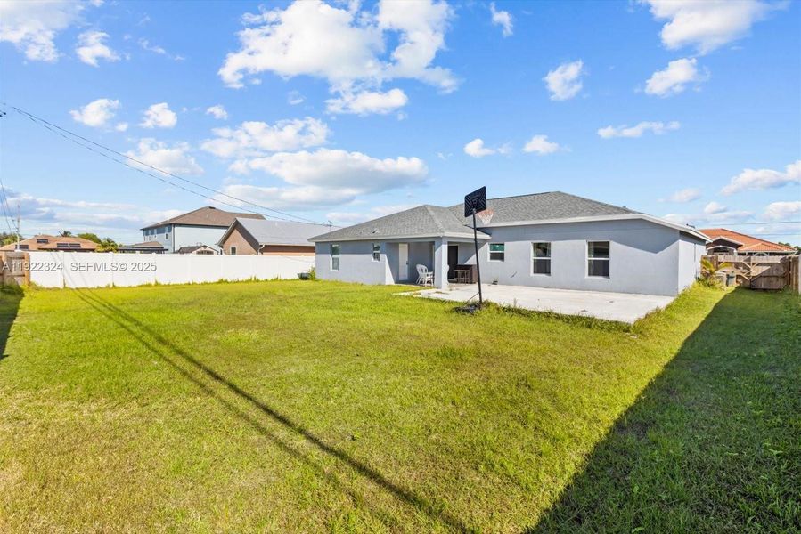 Exterior details and patio area of a home in , Port St. Lucie (Image 21).