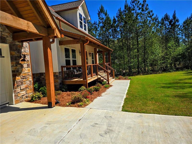 Exterior details and patio area of a home in , Temple (Image 4).
