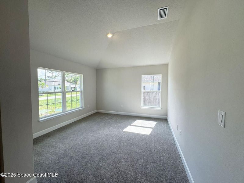 Spacious, unfurnished interior of a new home in Sebastian Highlands, Sebastian (Image 14).