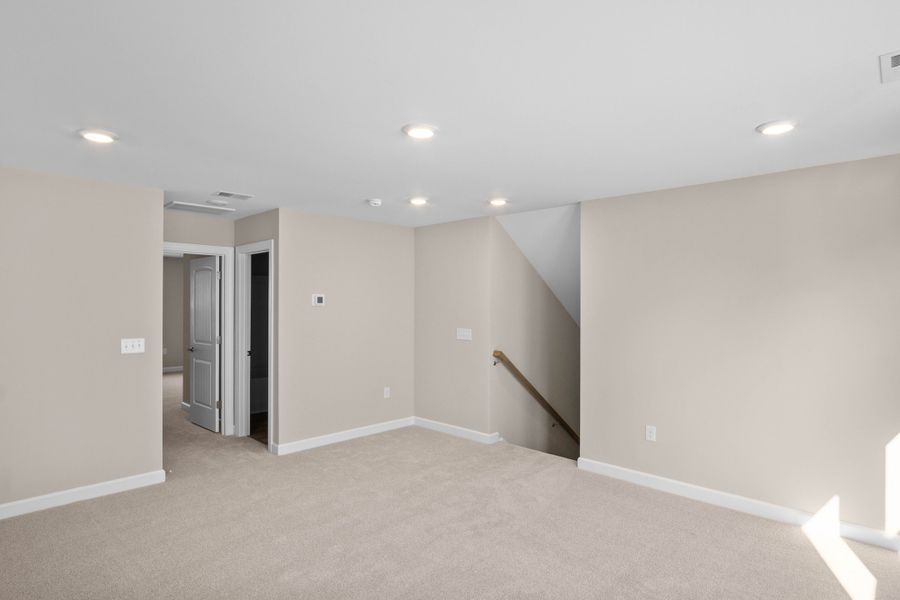 Spacious, unfurnished interior of a new home in Coastal Club of the Carolinas, Calabash (Image 17).