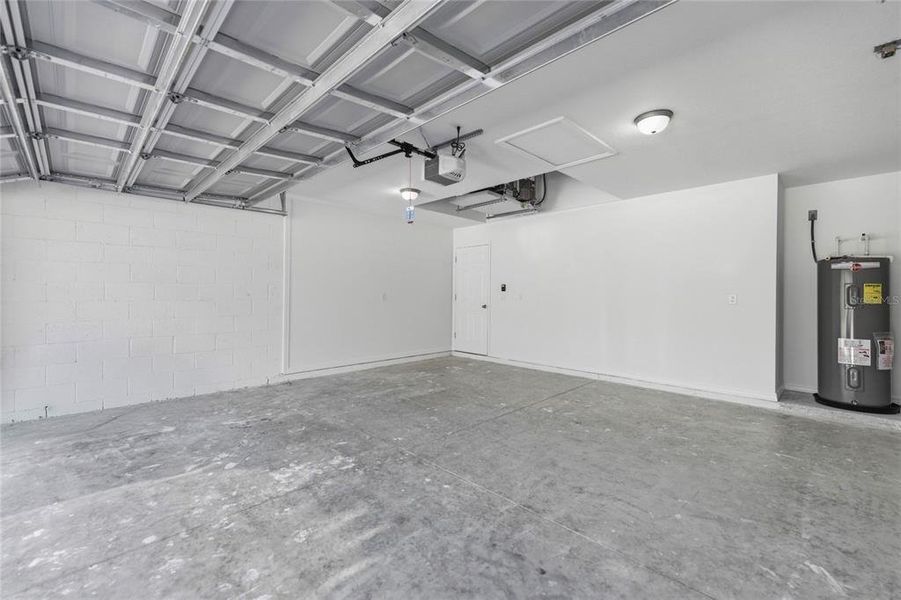 Spacious, unfurnished interior of a new home in , Dunnellon (Image 24). Spacious, unfurnished interior of a new home in , Dunnellon (Image 24).