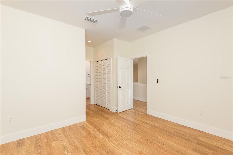 Spacious, unfurnished interior of a new home in , Tampa (Image 40).