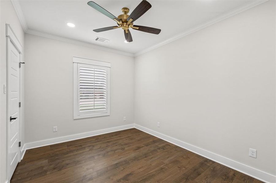 Spacious, unfurnished interior of a new home in , Lorena (Image 20).
