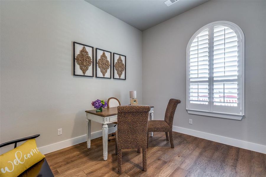Furnished interior view inside a new home in Wildridge, Oak Point (Image 4). Furnished interior view inside a new home in Wildridge, Oak Point (Image 4).