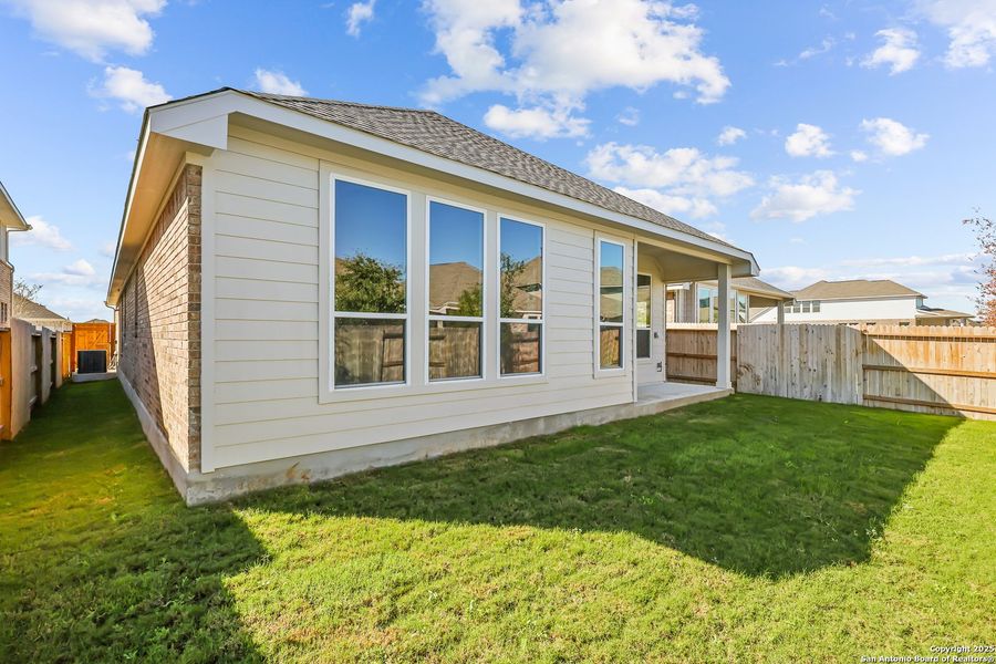Exterior details and patio area of a home in Stillwater Ranch 45', San Antonio (Image 4).