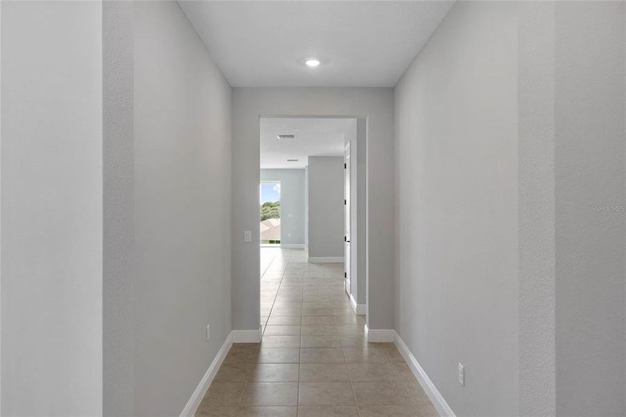 Spacious, unfurnished interior of a new home in Hills of Minneola, Minneola (Image 25).