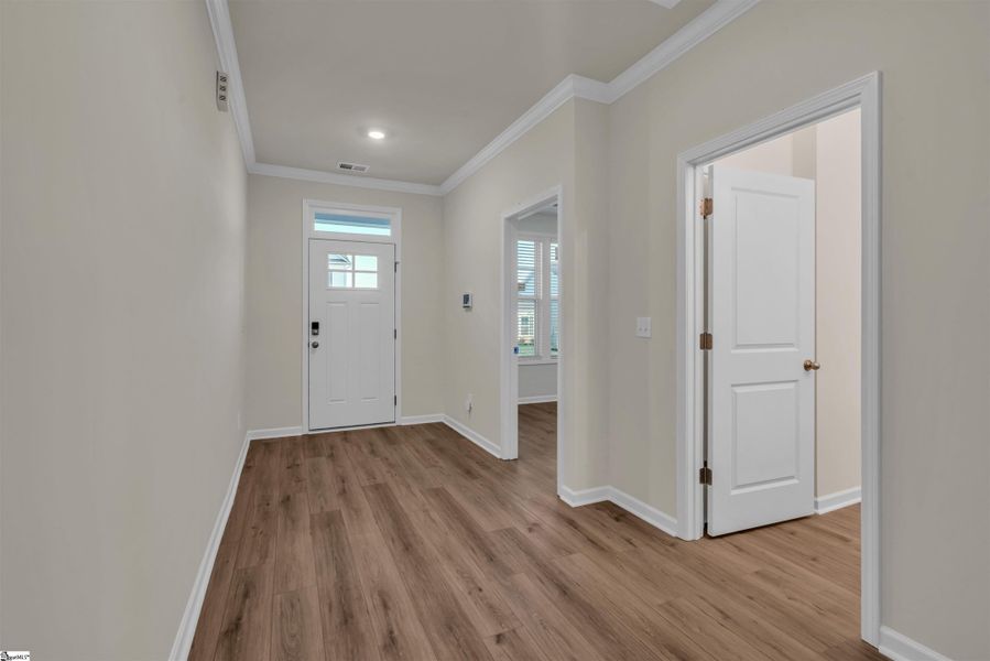 Spacious, unfurnished interior of a new home in Halton Oaks, Spartanburg (Image 15). Spacious, unfurnished interior of a new home in Halton Oaks, Spartanburg (Image 15).