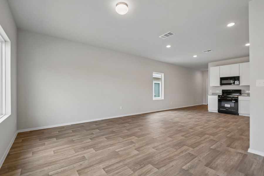 Spacious, unfurnished interior of a new home in Edgebrooke, Pflugerville (Image 23).