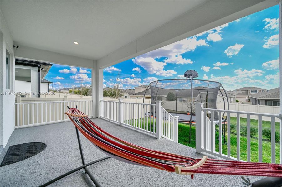 Exterior details and patio area of a home in , Clermont (Image 30).