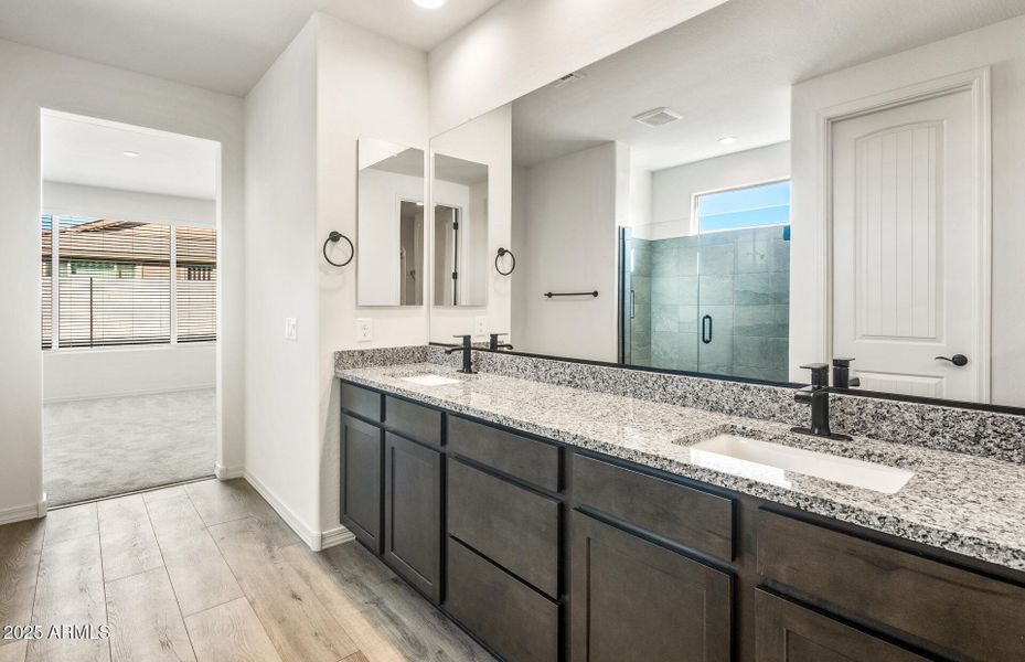 Owner's Bathroom Owner's Bathroom