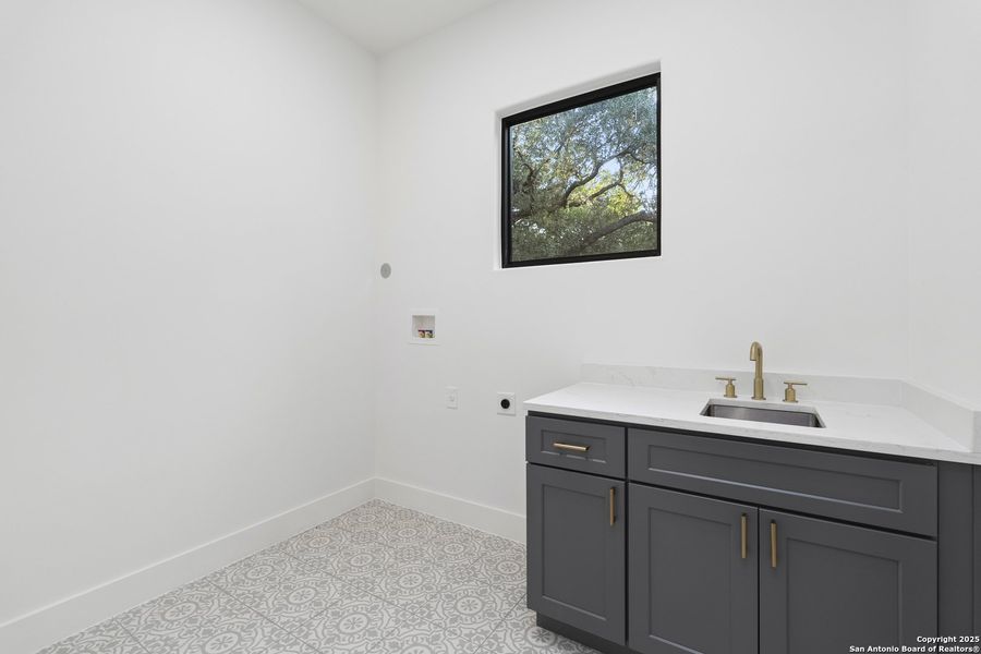 Furnished interior view inside a new home in , Alamo Heights (Image 13). Furnished interior view inside a new home in , Alamo Heights (Image 13).